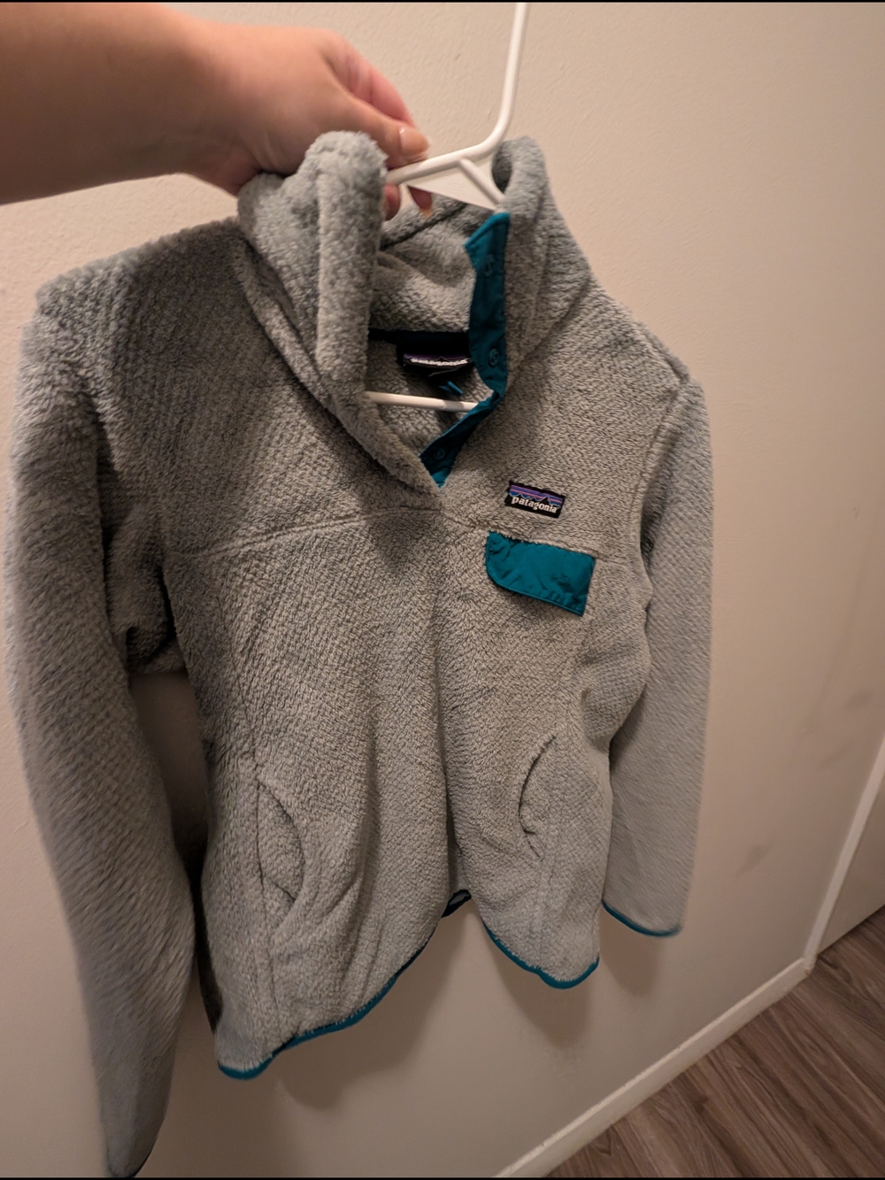Patagonia Women's Small Gray Fleece Jacket with Teal Accent